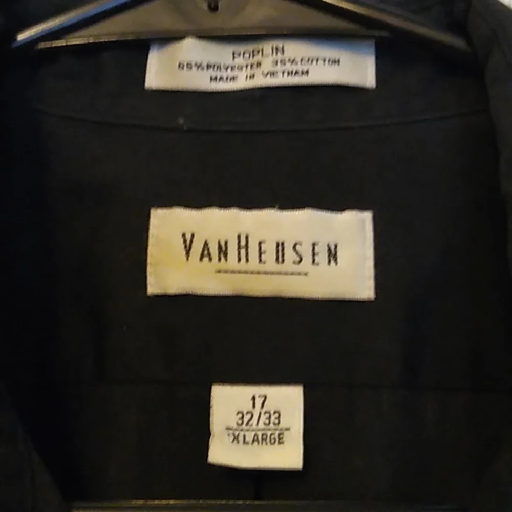 Van Heusen dress shirts ( 2) - Picture 4 of 4